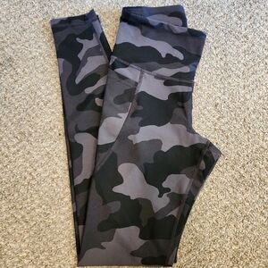 Old Navy Camo Active Leggings with pockets